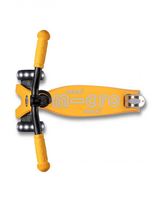 MICRO Maxi Deluxe Pro LED Scooter