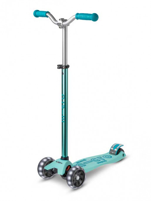 MICRO Maxi Deluxe Pro LED Scooter