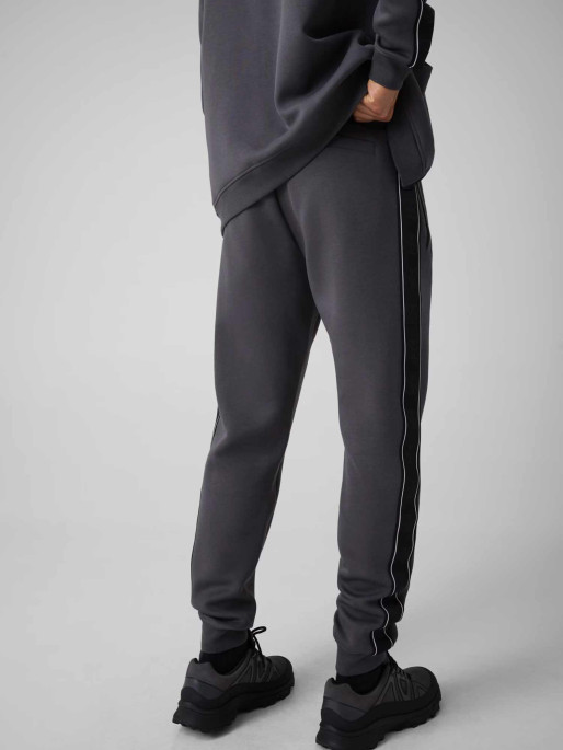 GUESS Спортно долнище MICKEY CUFF PANT
