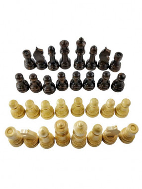 ORESHAK Set of vintage wooden chess pieces
