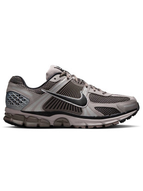 NIKE Обувки ZOOM VOMERO 5