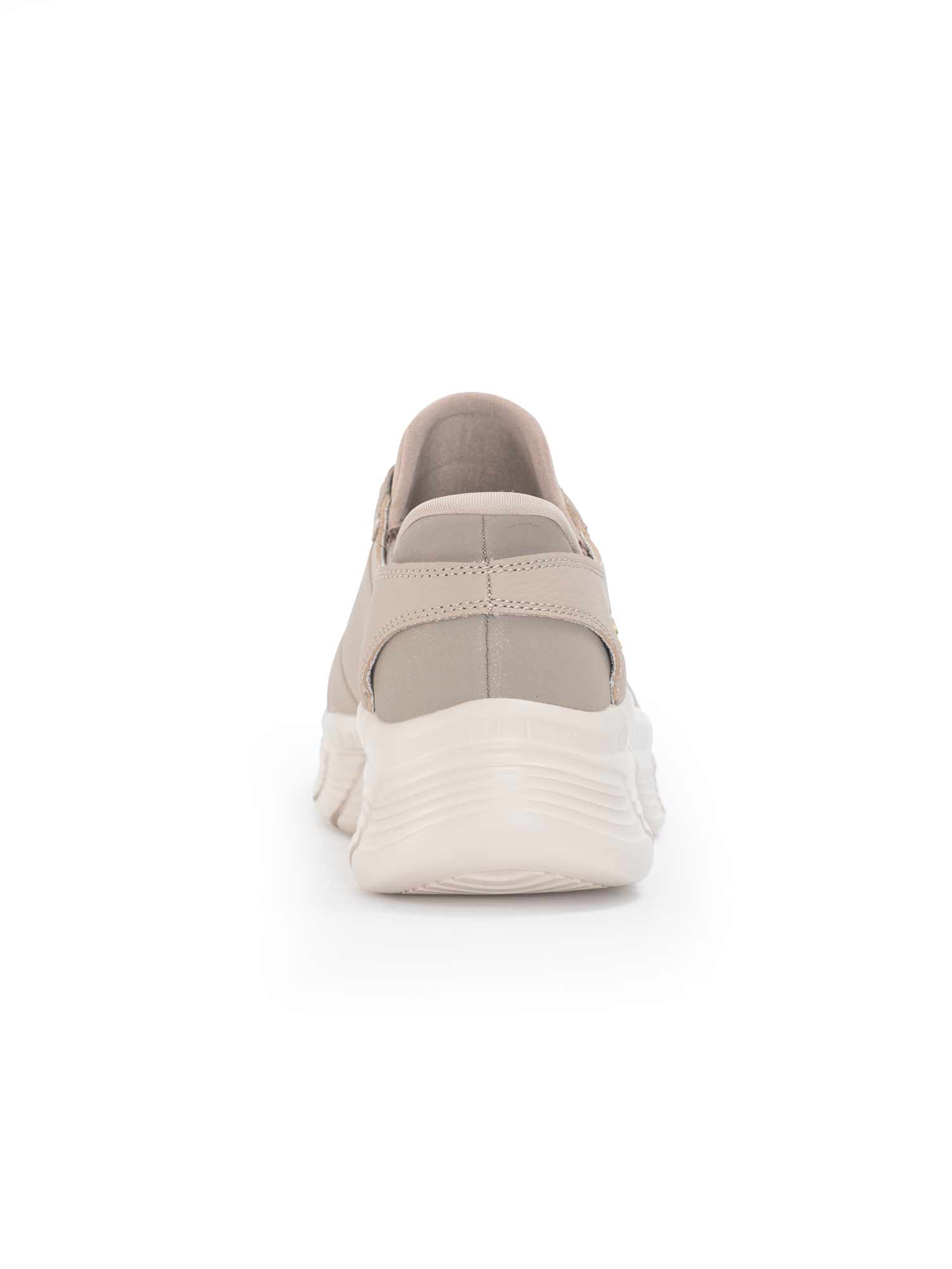 SKECHERS