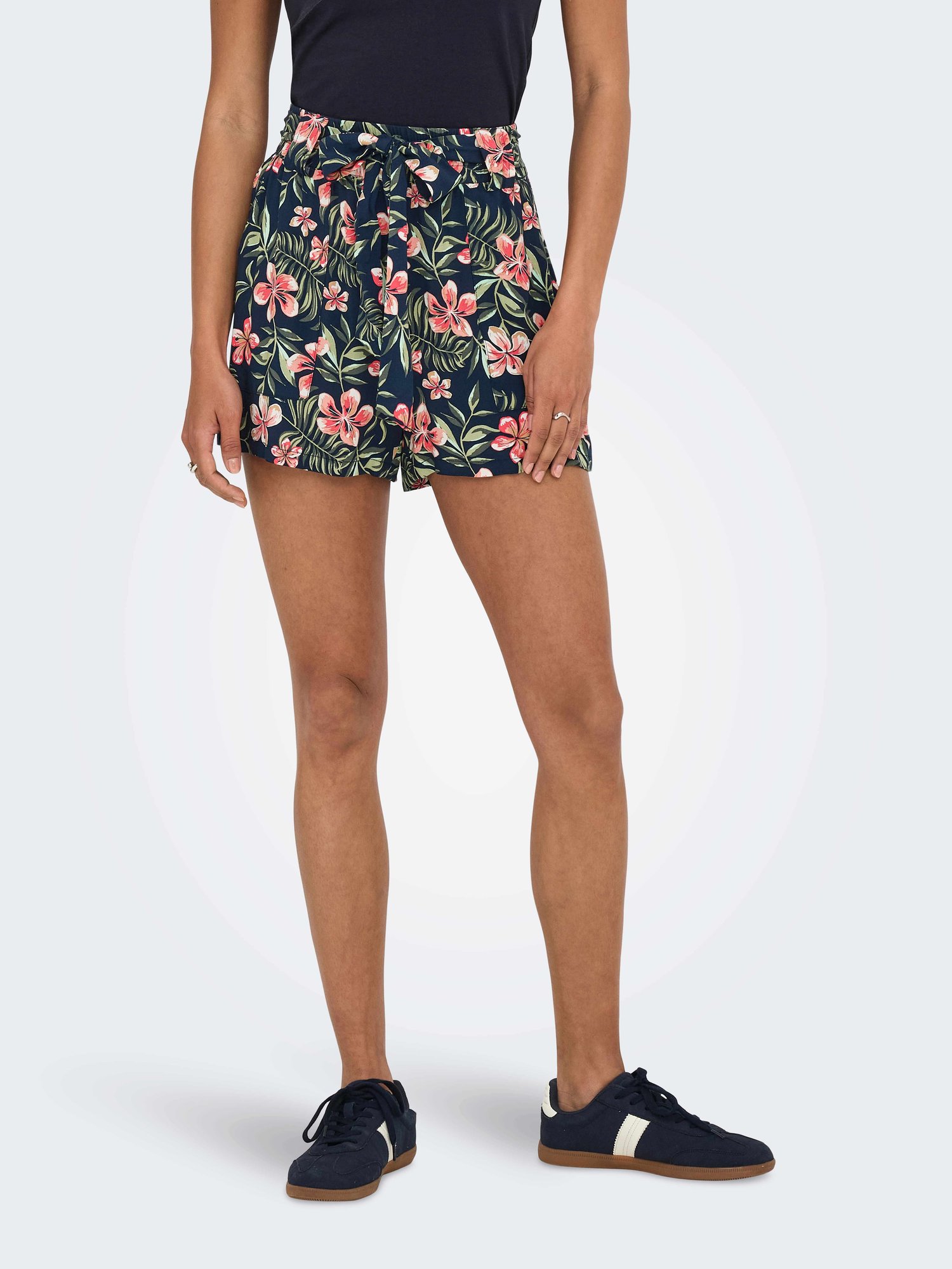 Pantaloni scurti Onlnova Life Vis Talia Shorts Wvn