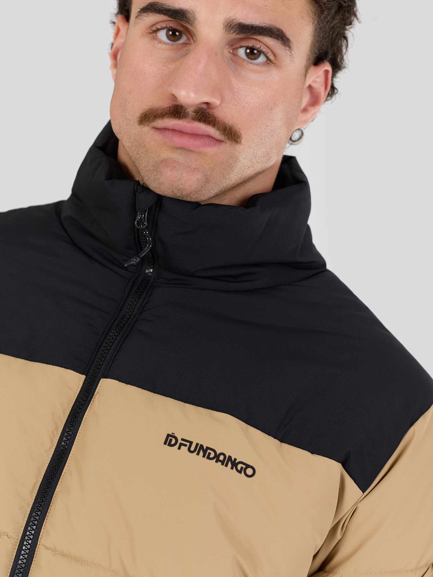 FUNDANGO Яке Winton