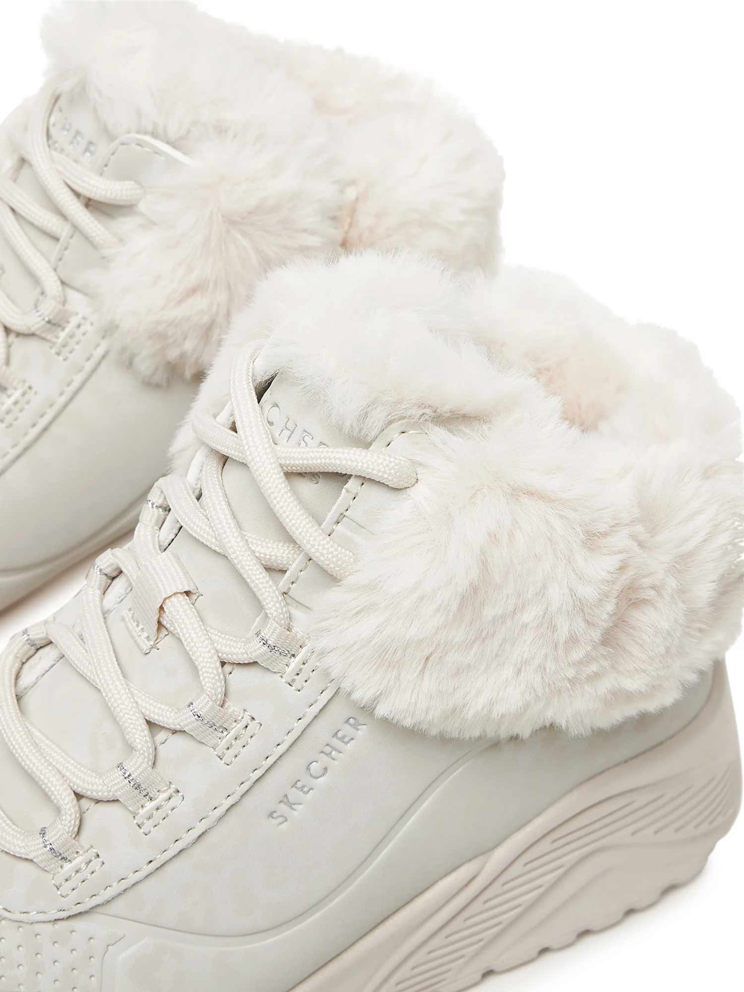 SKECHERS