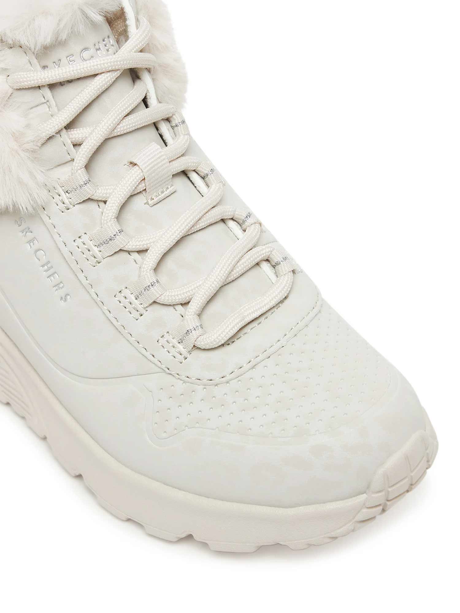 SKECHERS