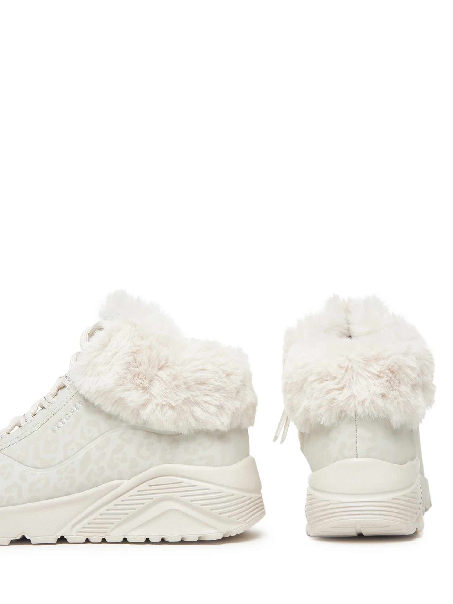 SKECHERS