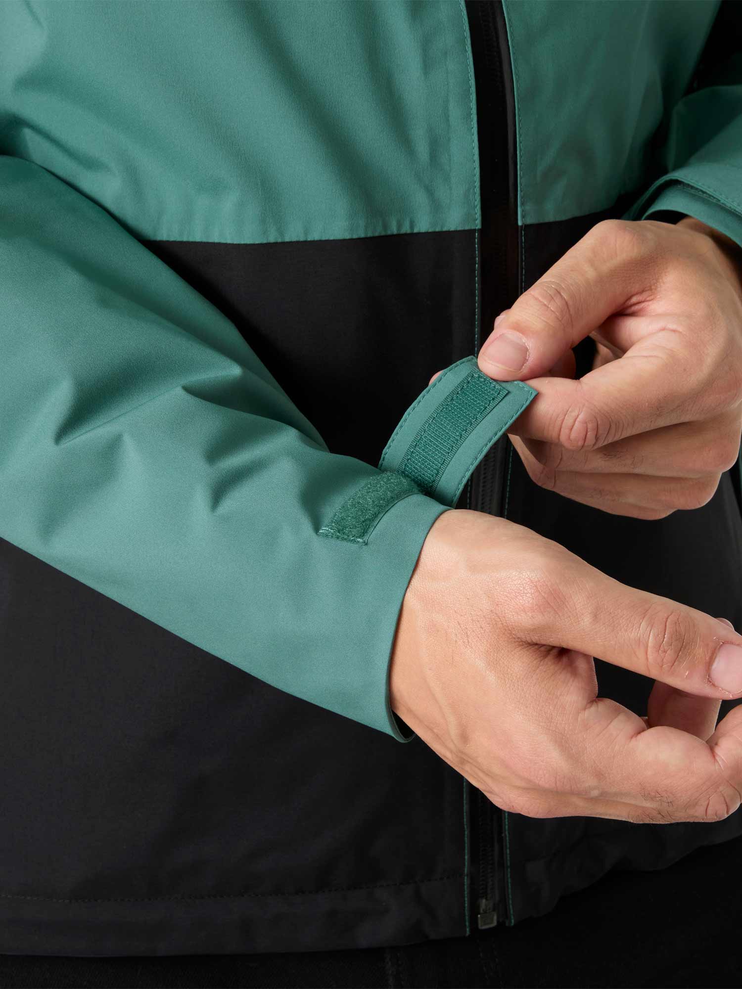 HELLY HANSEN