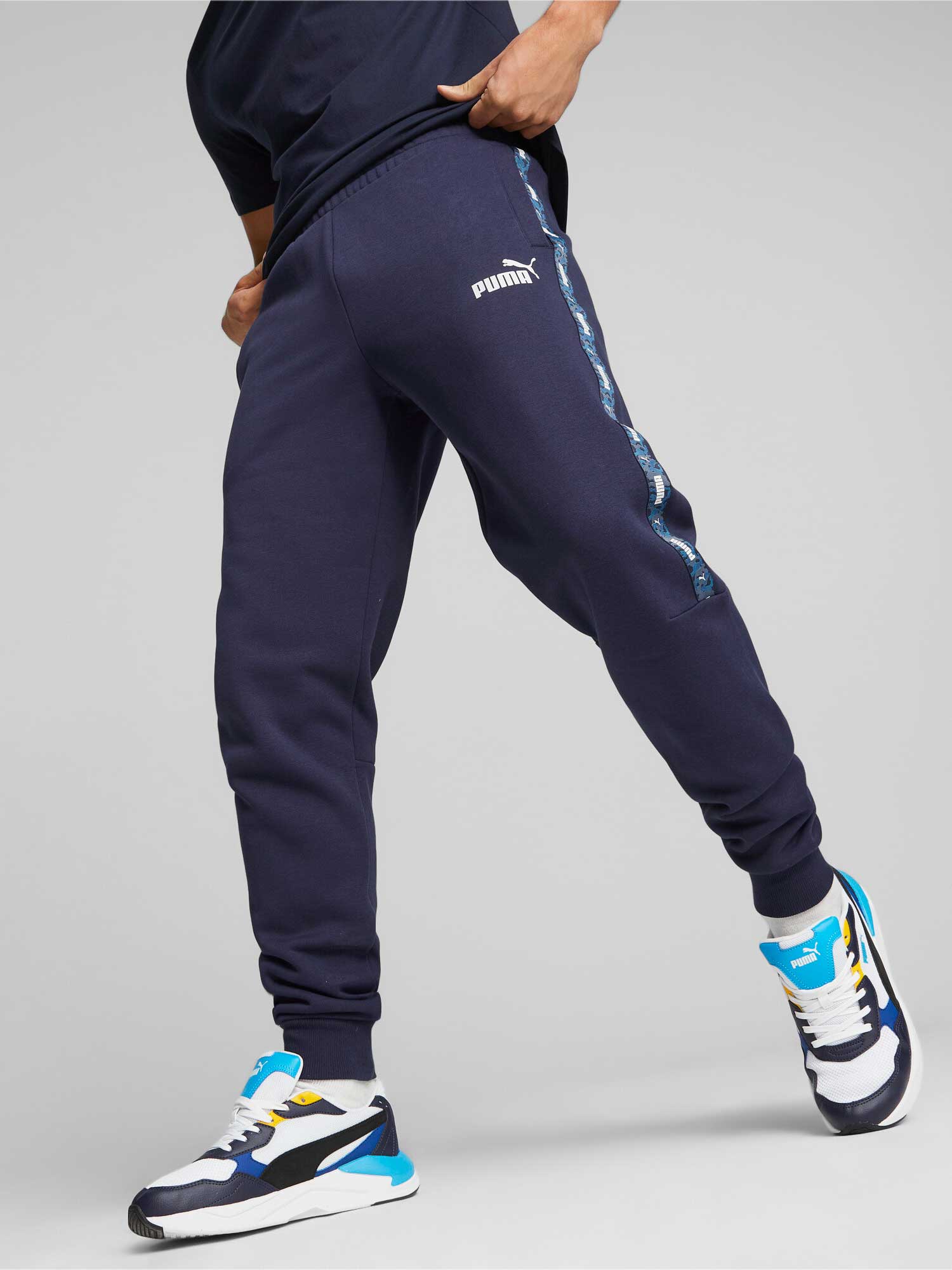 Pantaloni sport Ess Tape Camo