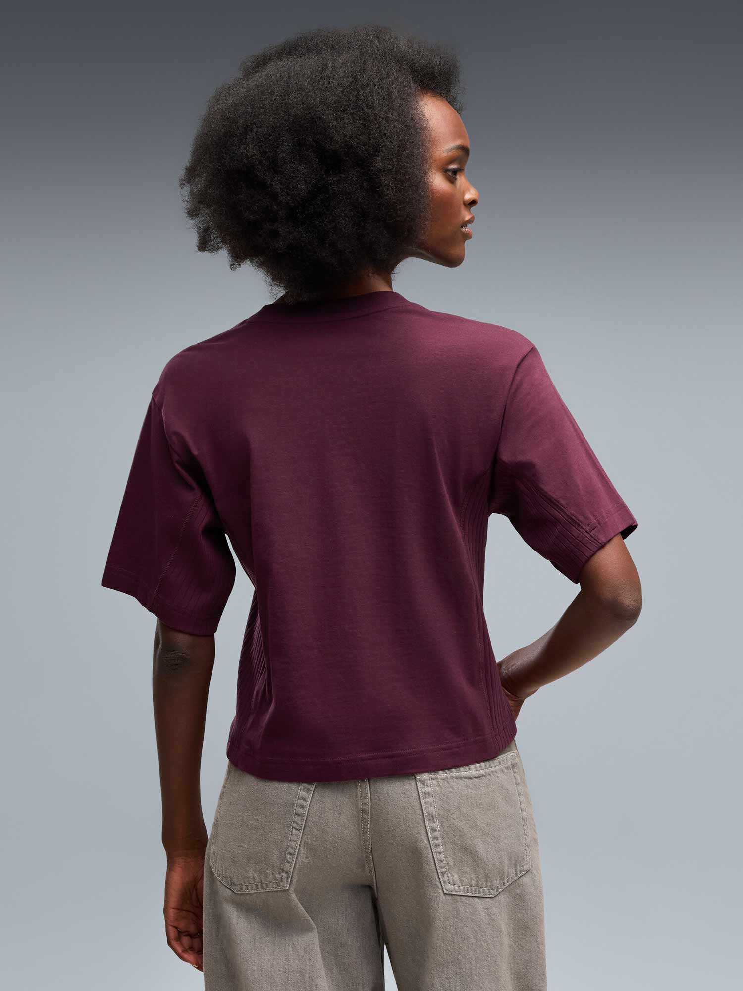 PUMA Тениска HER Relaxed Tee