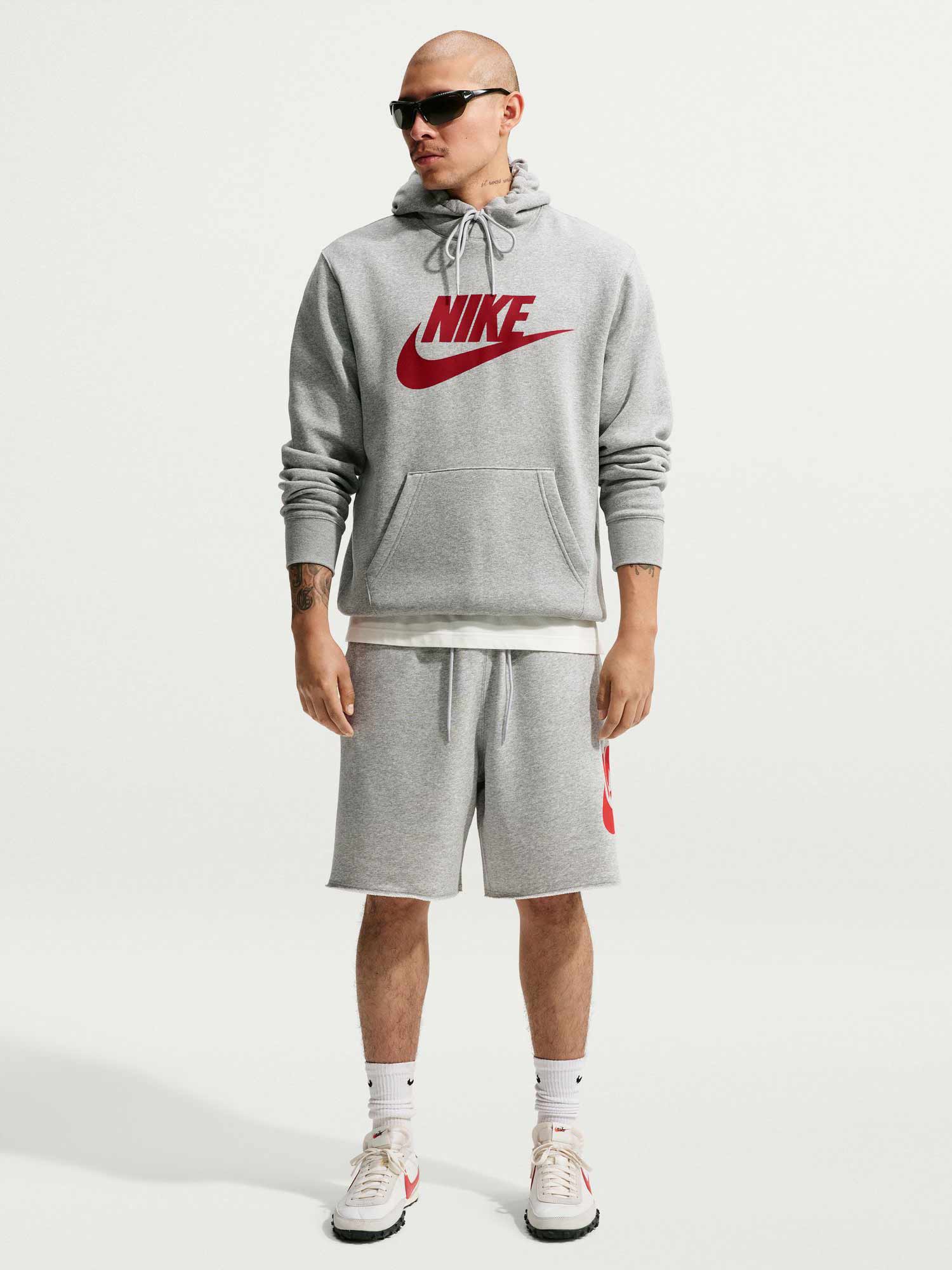 NIKE
