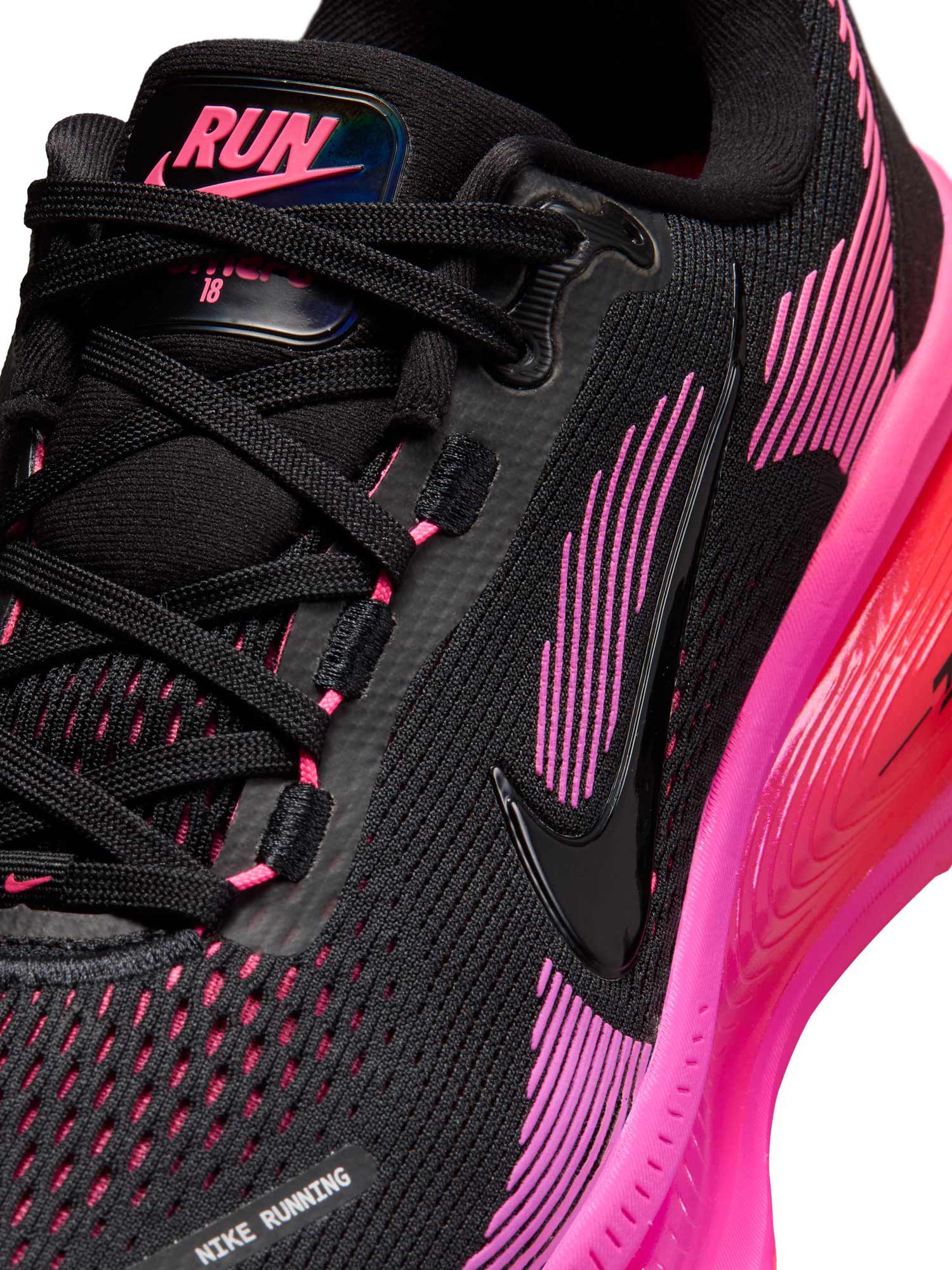 NIKE Обувки W VOMERO 18