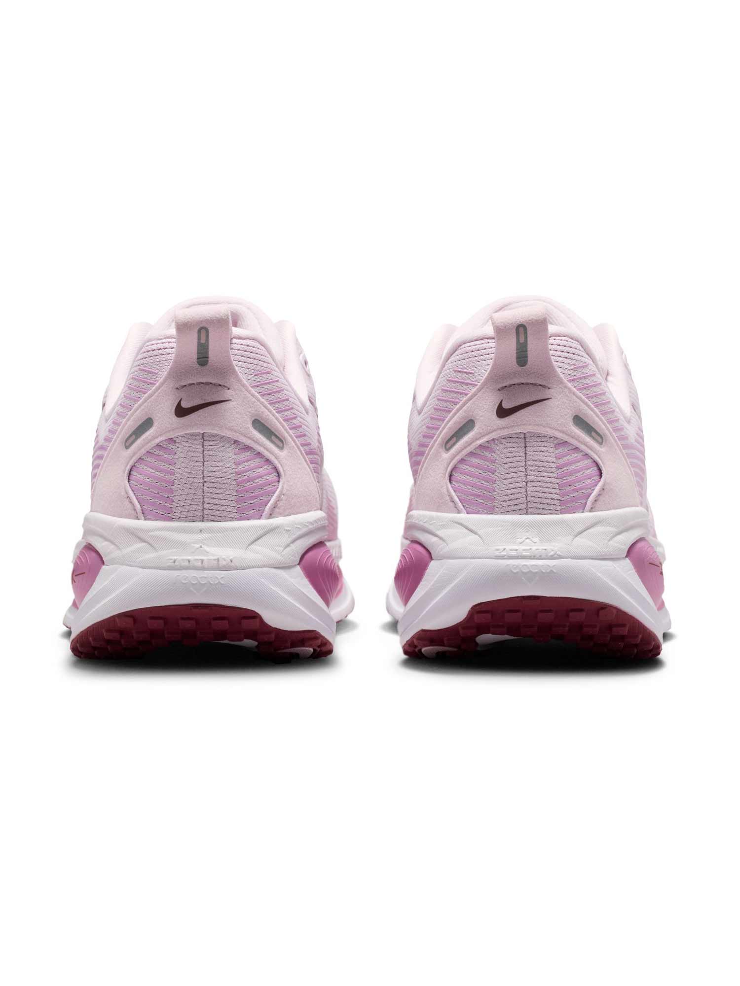 NIKE Обувки W VOMERO 18