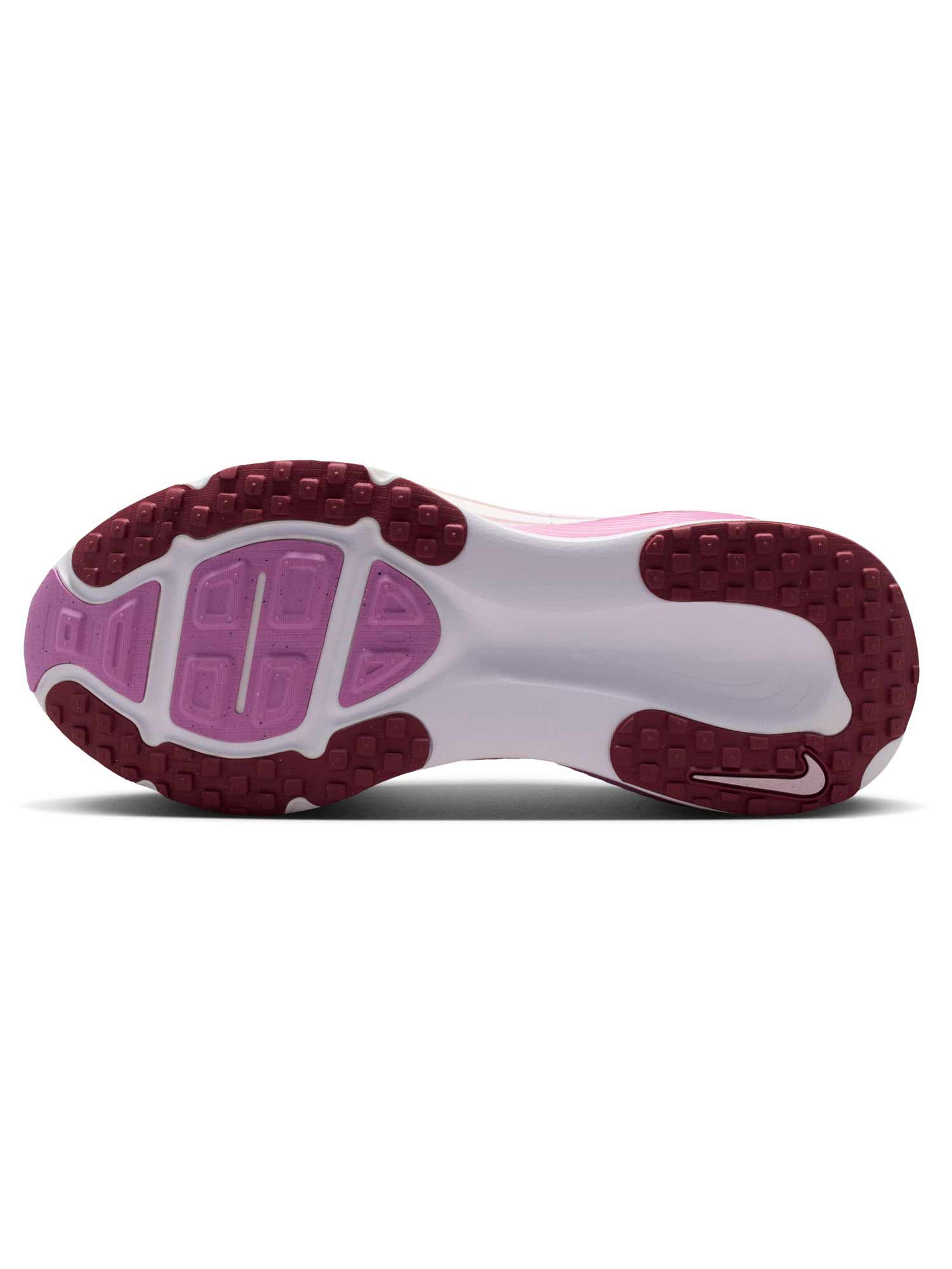 NIKE Обувки W VOMERO 18