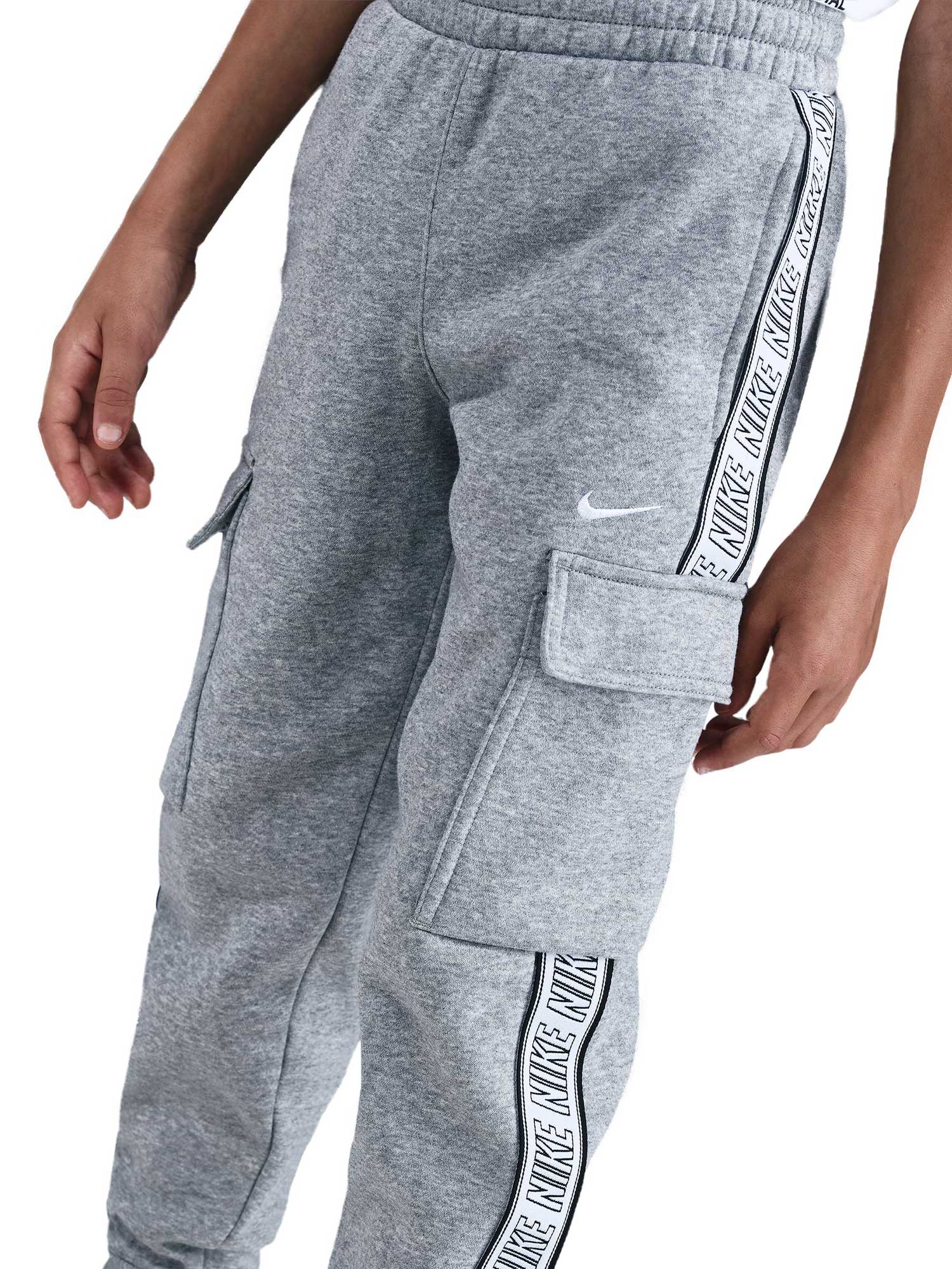 Pantaloni sport K Nsw Club+ Flc Crgo Pnt