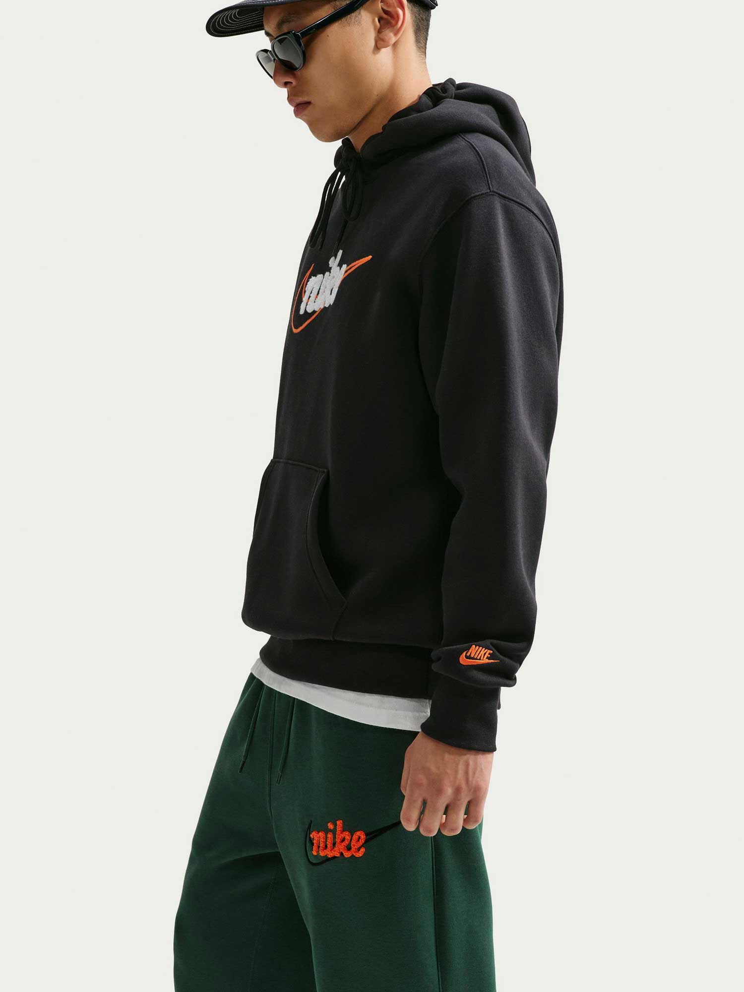 NIKE