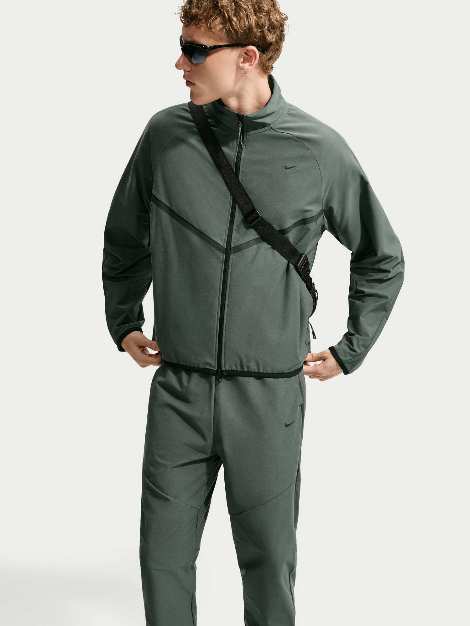 NIKE