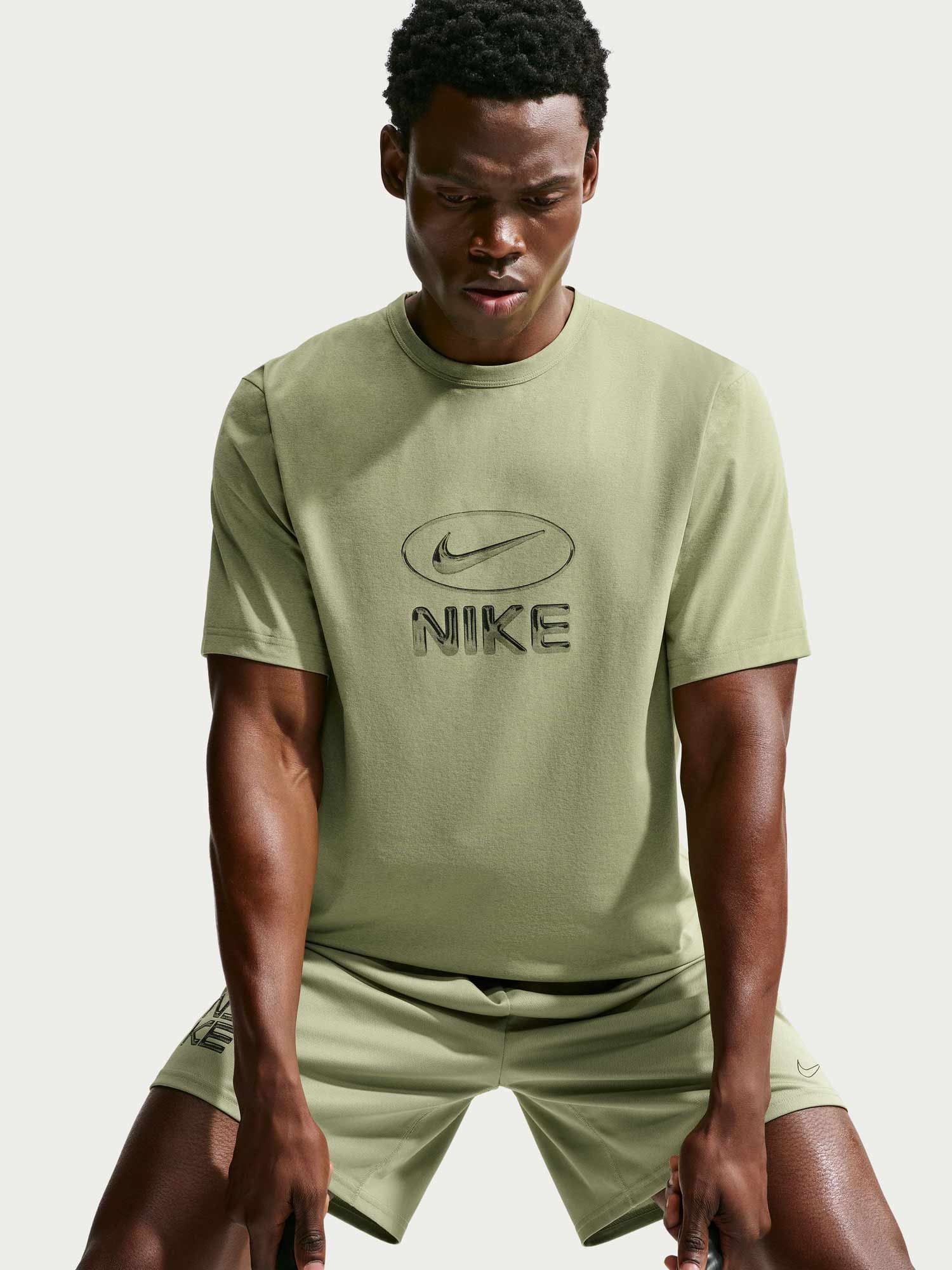 NIKE