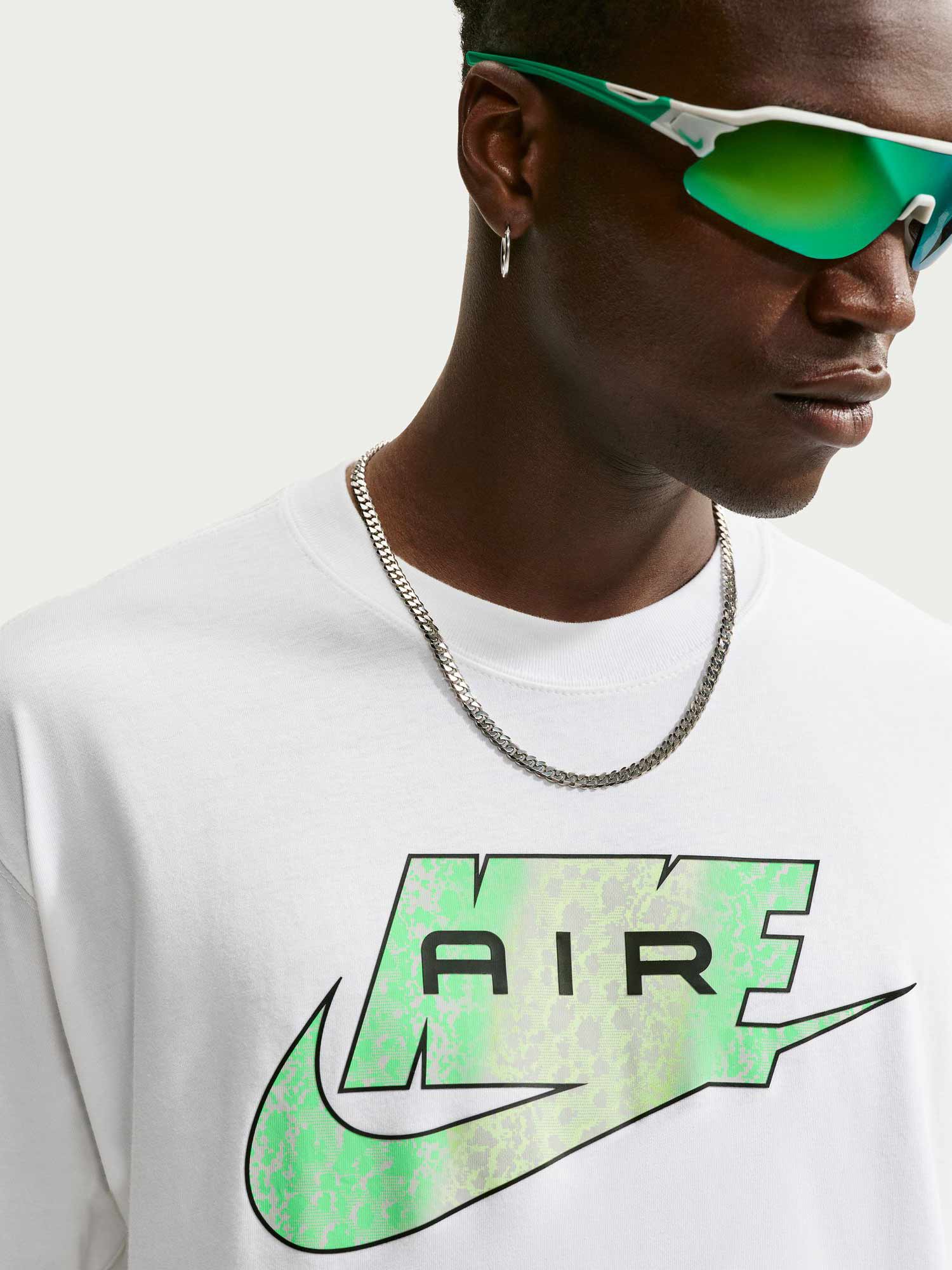NIKE