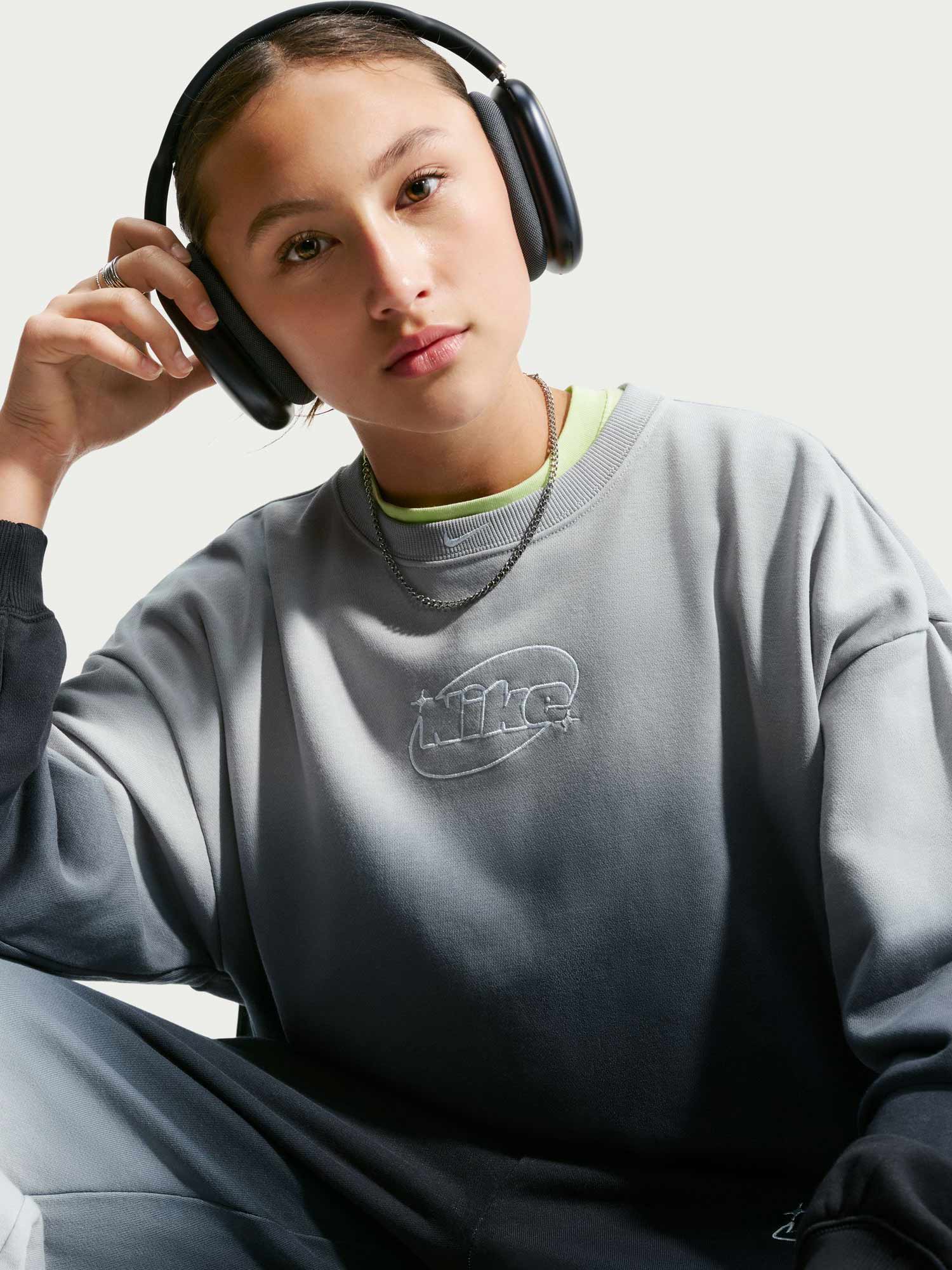 NIKE