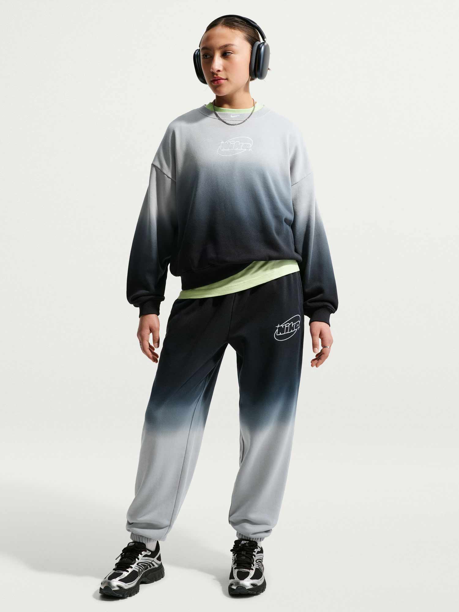 NIKE