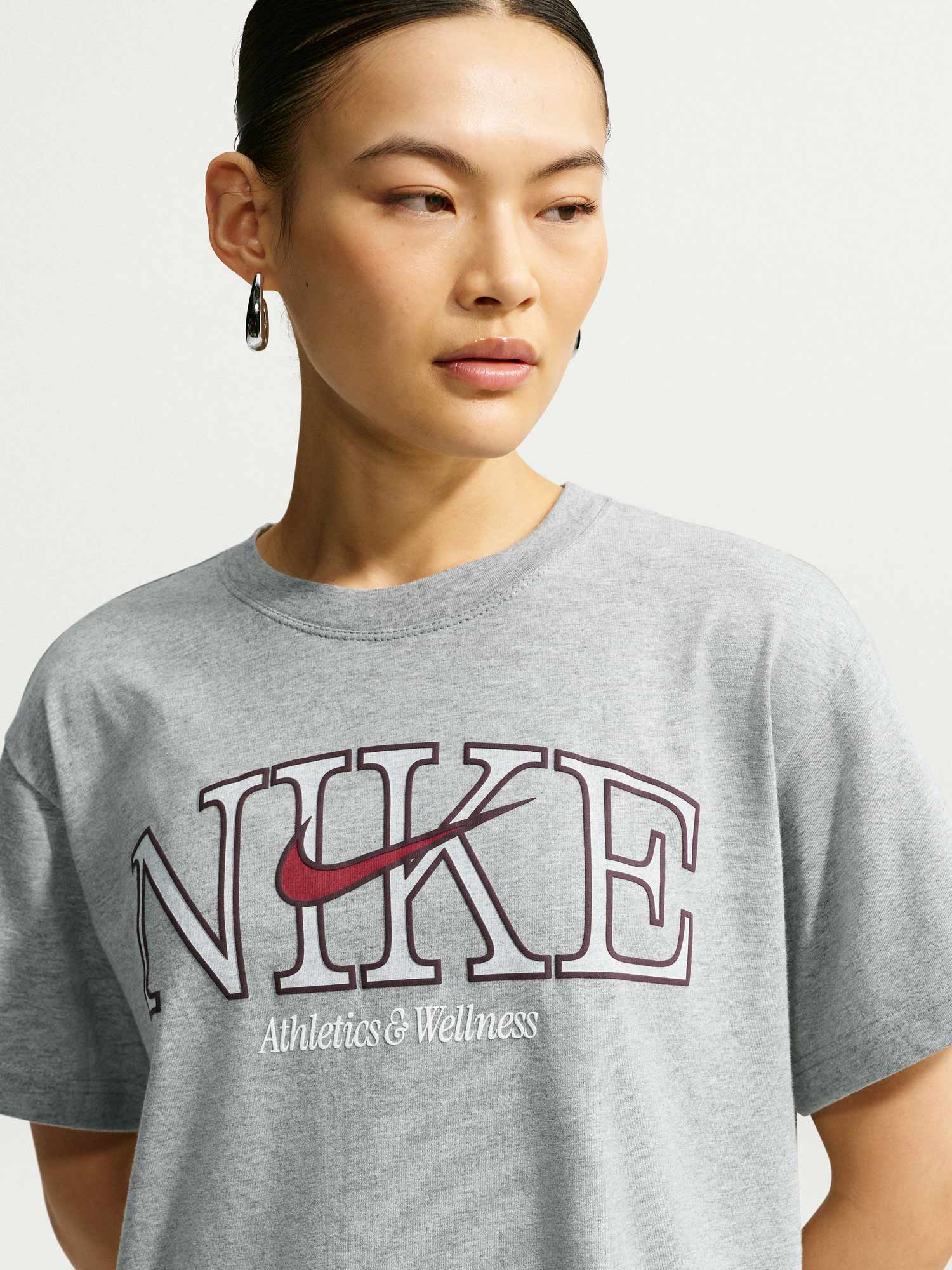 NIKE