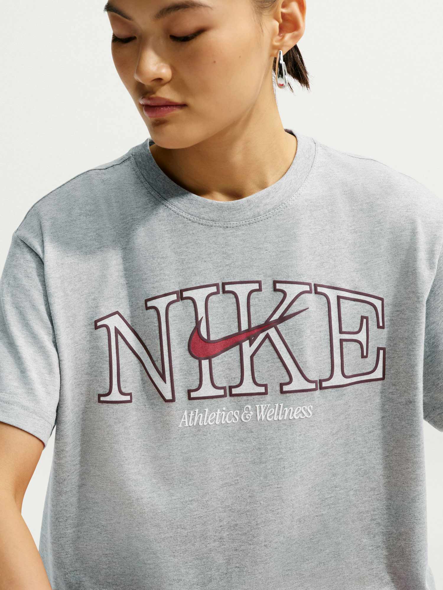 NIKE