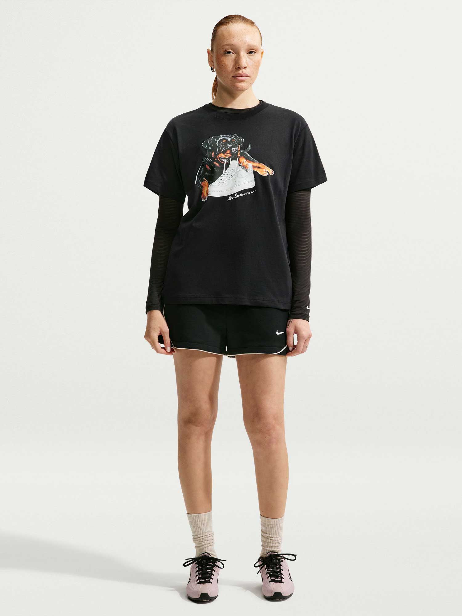 NIKE