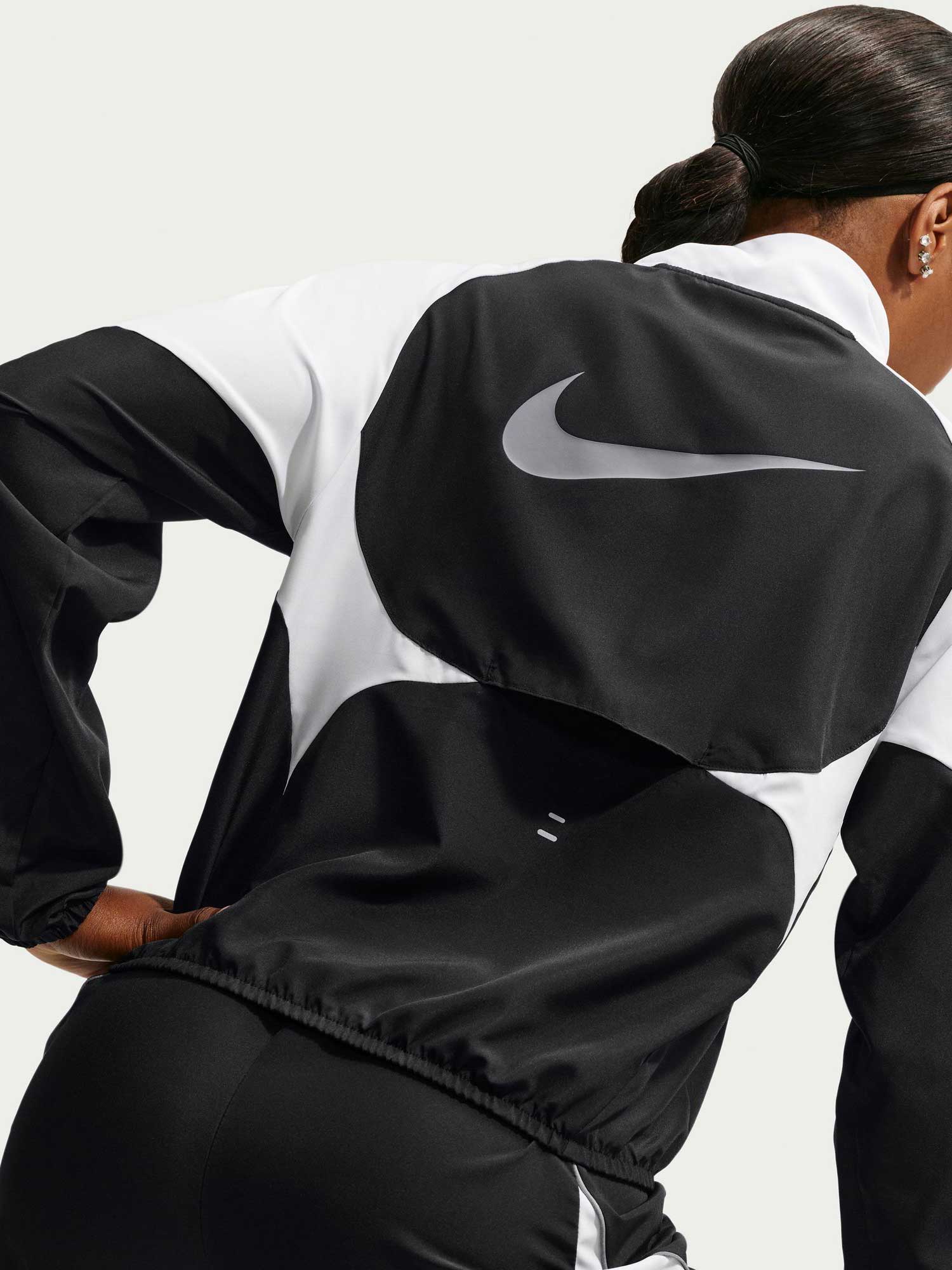 NIKE Ветровка W NK TEMPO SWSH DF JKT