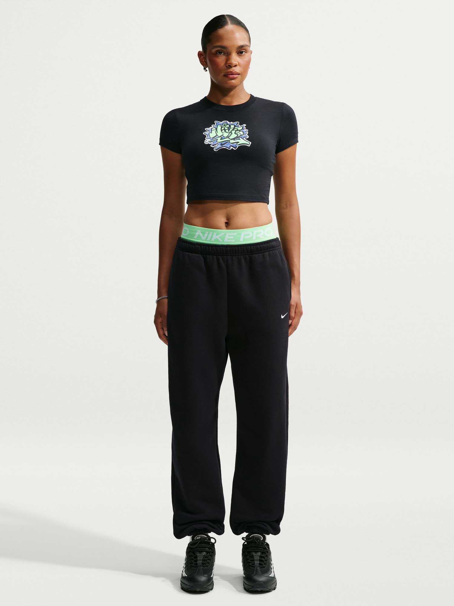 NIKE