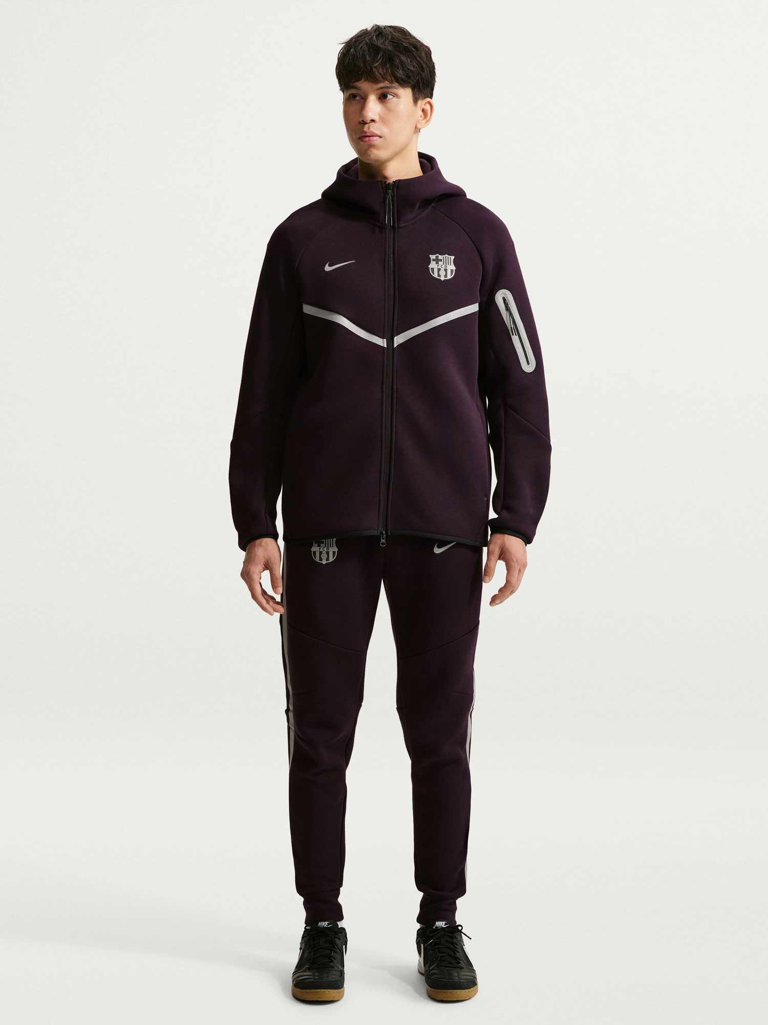 NIKE
