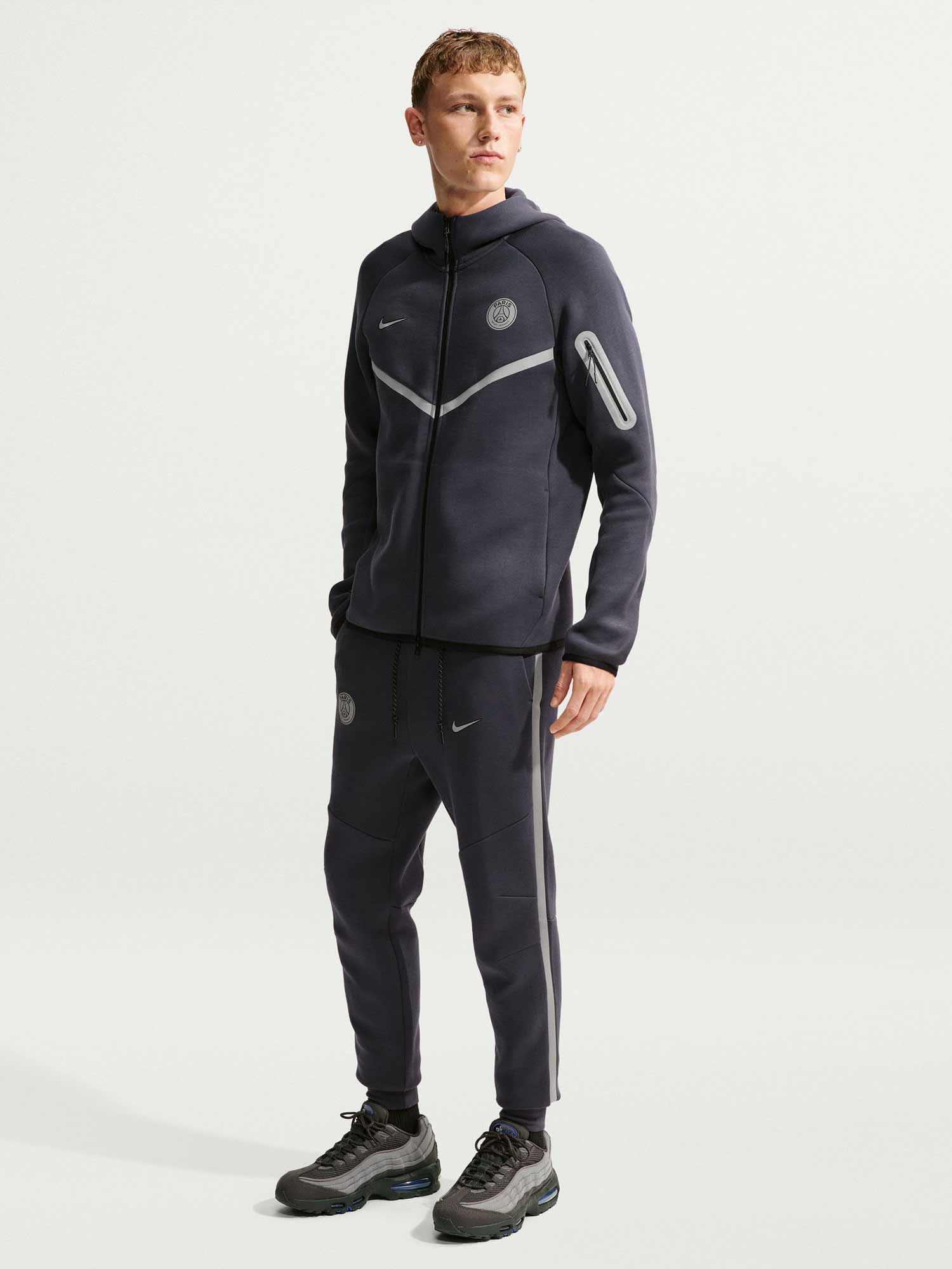 NIKE