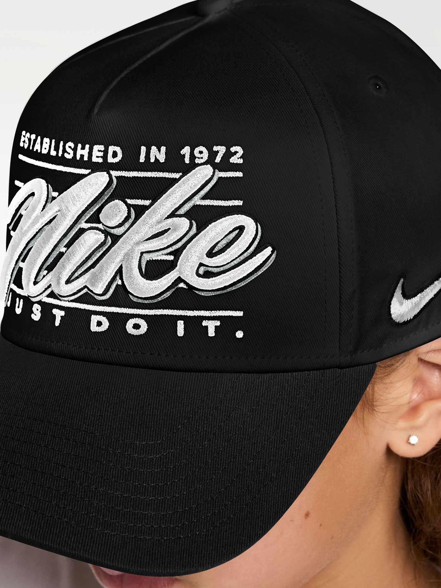 NIKE