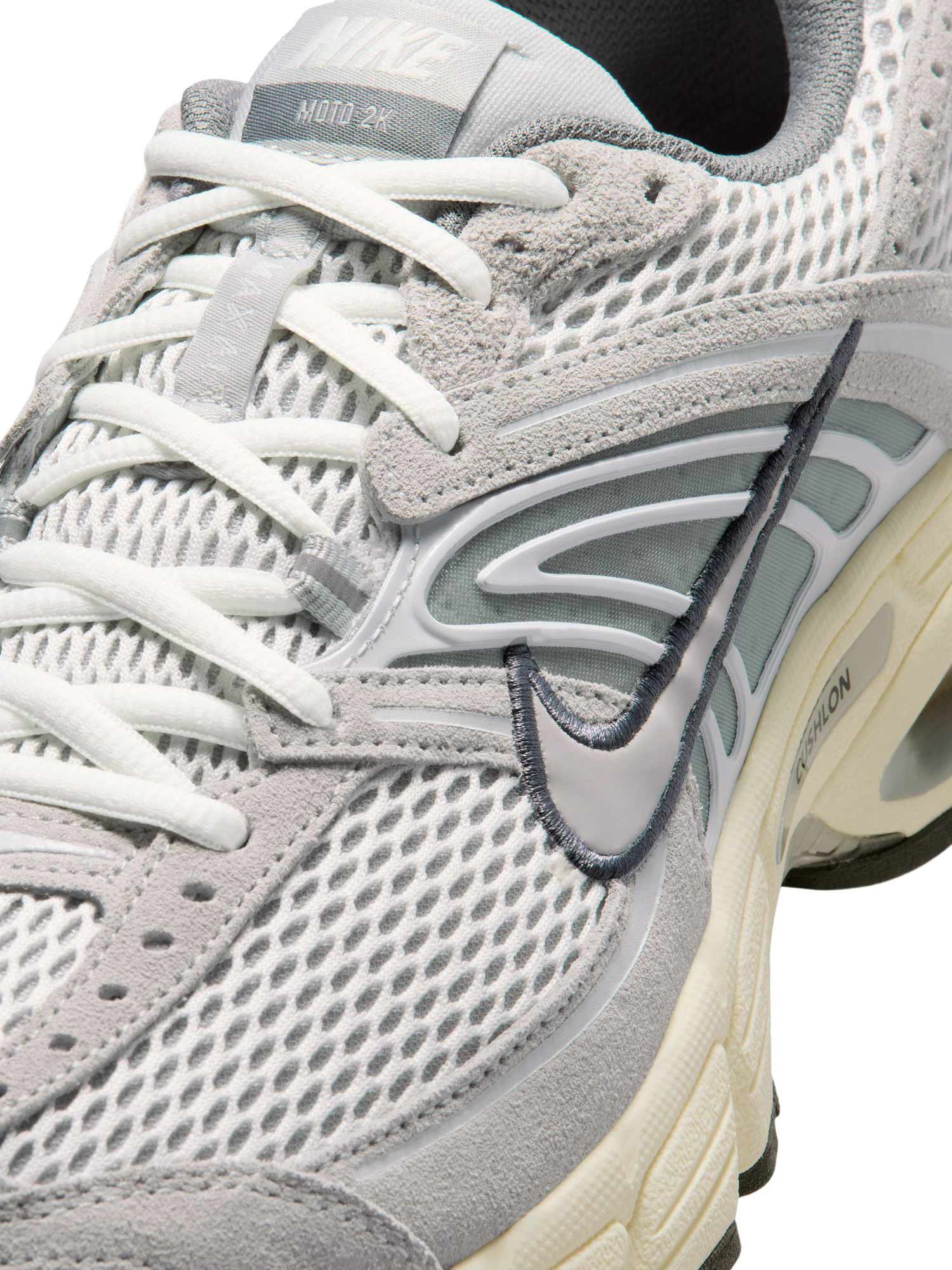 NIKE Обувки AIR MAX MOTO 2K