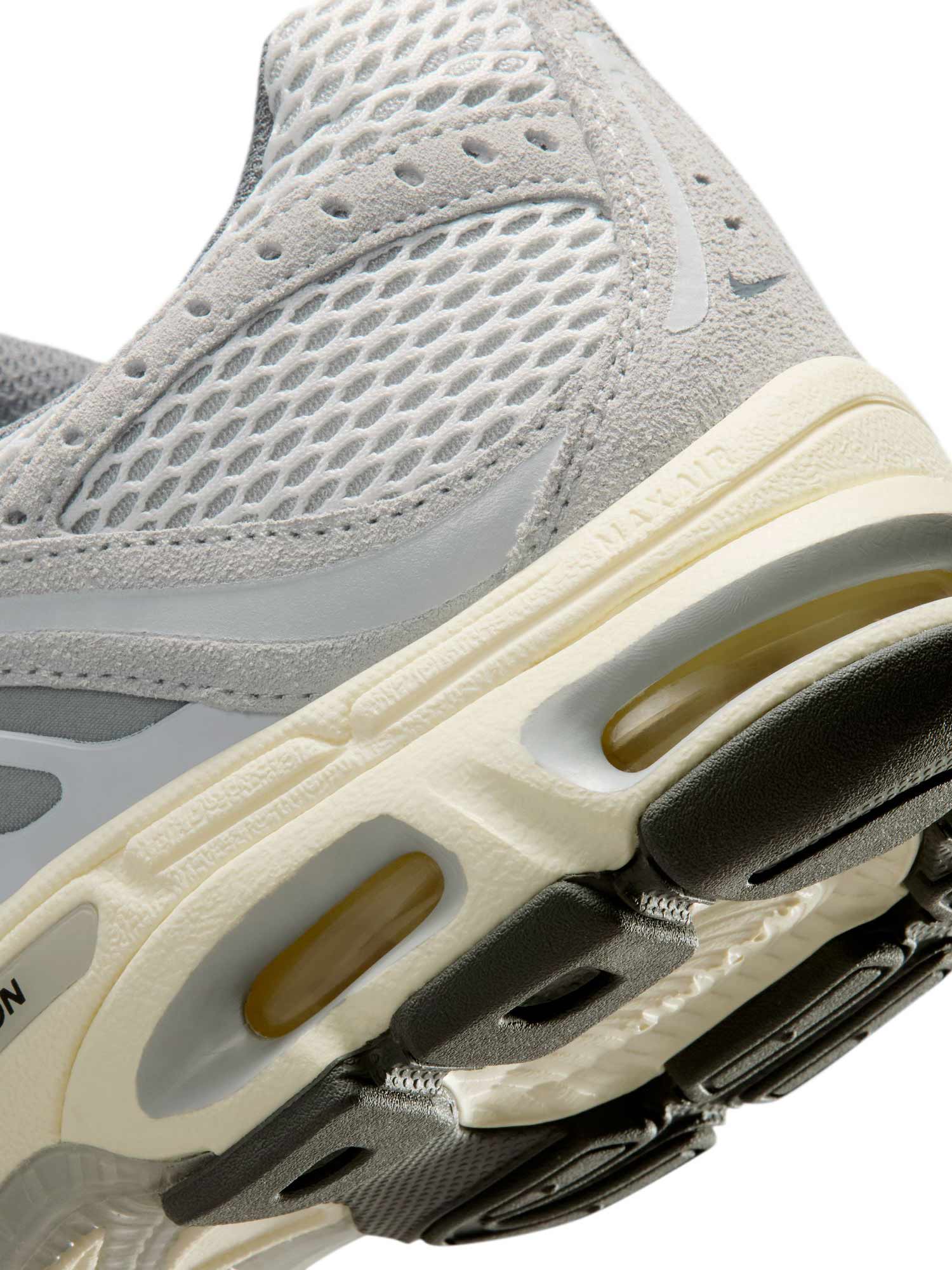 NIKE Обувки AIR MAX MOTO 2K