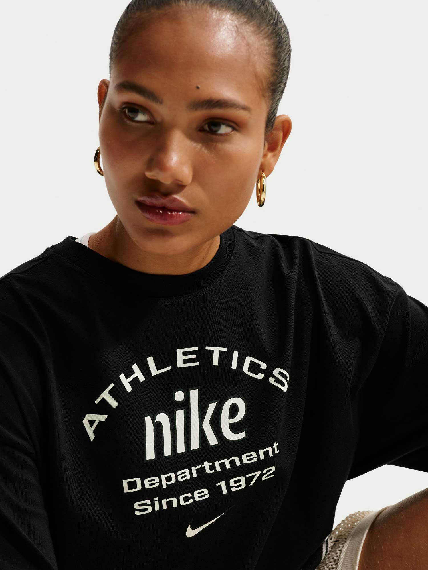 NIKE