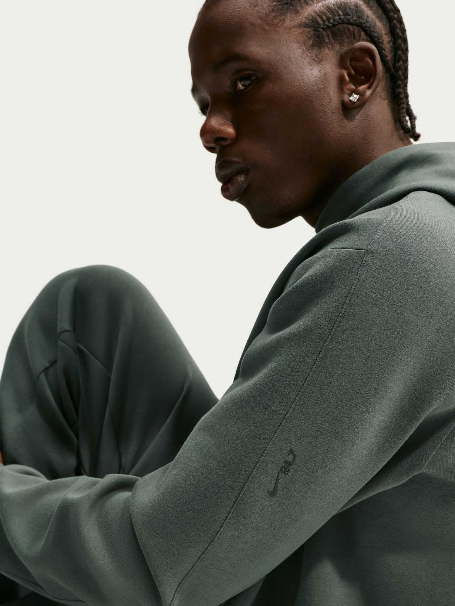 NIKE
