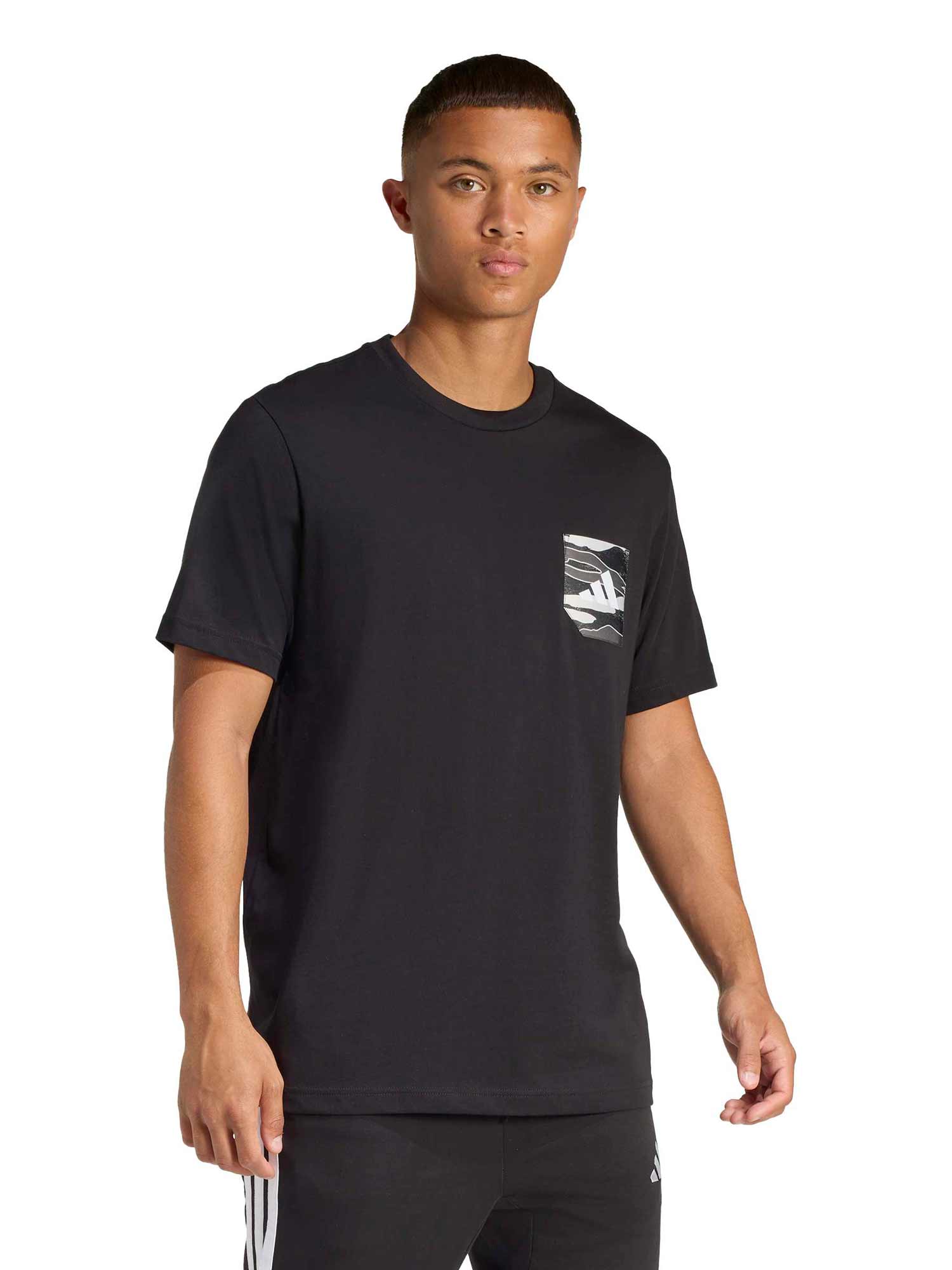 ADIDAS Тениска CAMO WOVEN POCKET GRAPHIC T-SHIRT