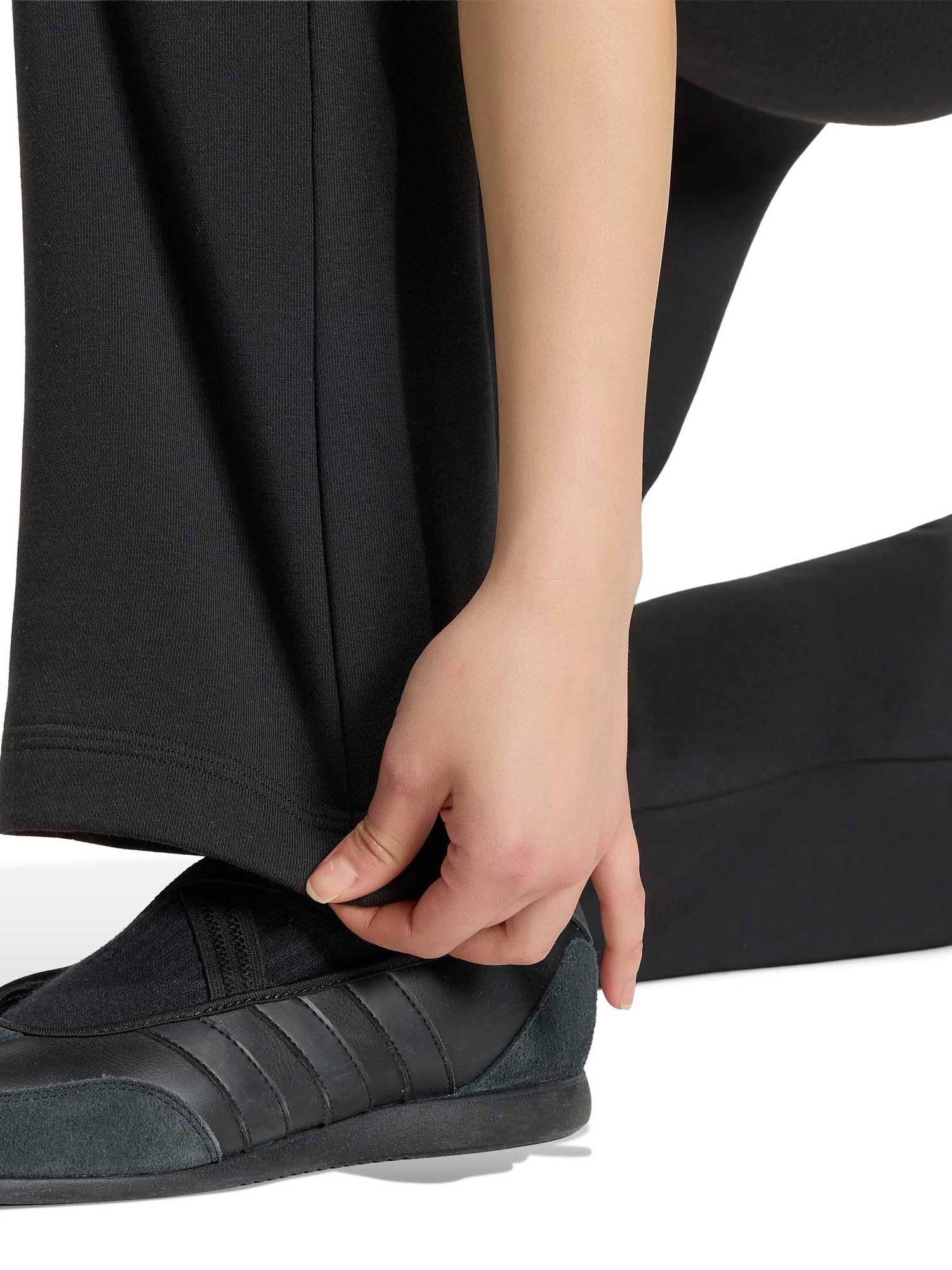 ADIDAS Спортно долнище Seasonal Essentials Satin Pants