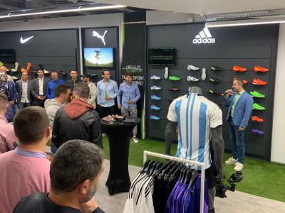 Известни личности от света на спорта уважиха откриването на първия в България специализиран магазин за отборна екипировка