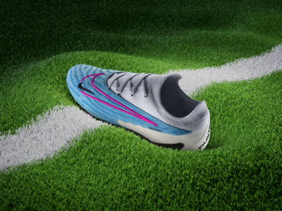 Футболните обувки Nike Phantom отнасят прецизността на следващо ниво с технологията Gripknit