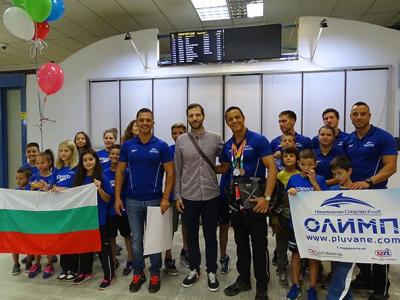Светослав Налбантов - бранд мениджър на Speedo, и НСК „Олимп“ посрещнаха световния вицешампион Цанко Цанков
