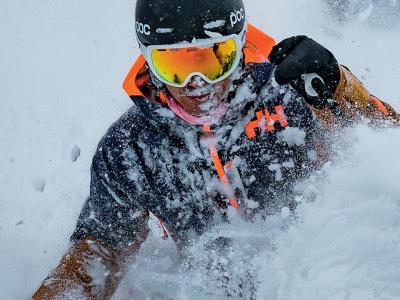 Ski Free карай безплатно в един от над 55 топ ски курорта с Helly Hansen